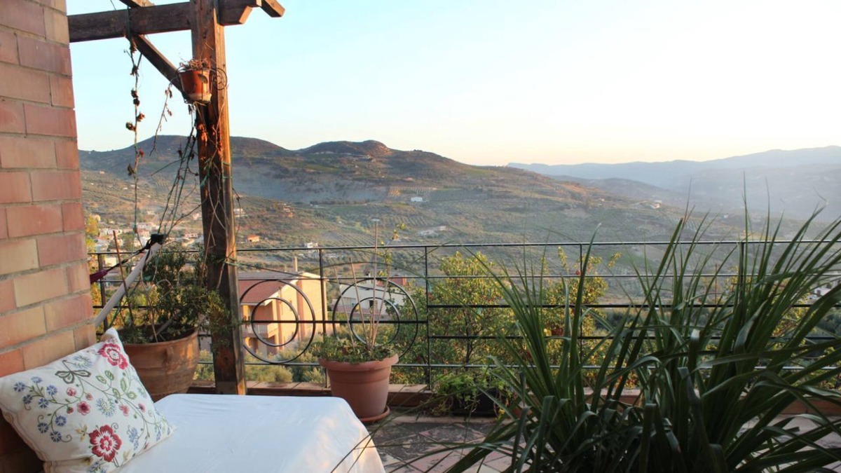 Archanes Villa | Cretan Villa with mountain view