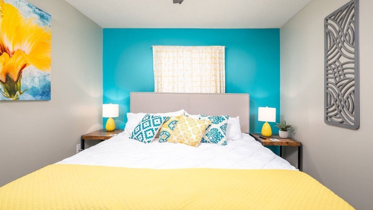 Pineville Apartment | Crew Ready 3 TVs Kitchen Parking W/D King Bed