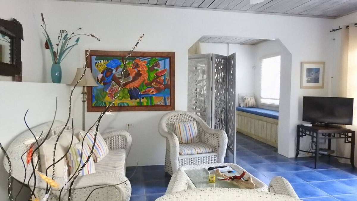 Black Rock House | Crew's Nest at Bayview Villas, Poolside Studio close to Grafton Beach