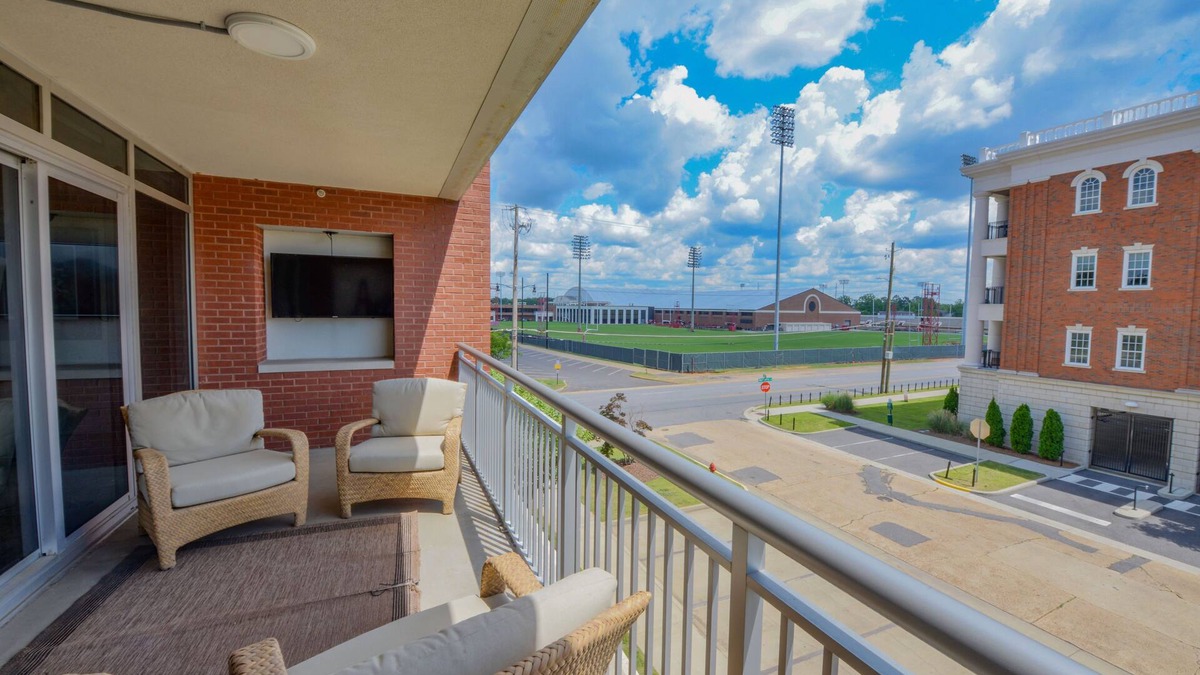 Tuscaloosa Condo | Crimson Chimes - Book for Football - walk to stadium, coliseum and more!