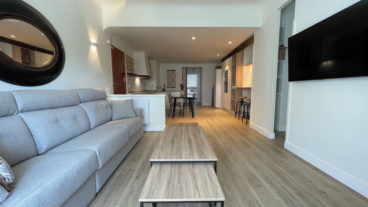 Baza Apartment | Crimson Suite. Whole housing: apartment in Baza, Spain.
