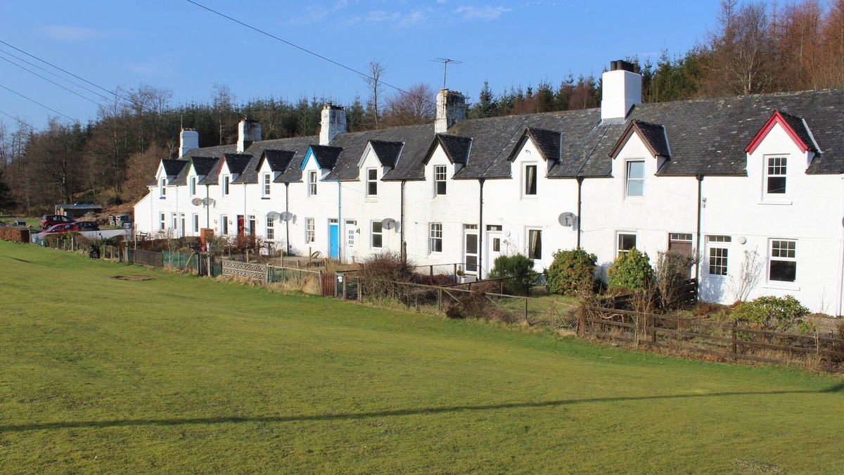 Cairnbaan Cottage | Crinan Canal Cottage No8