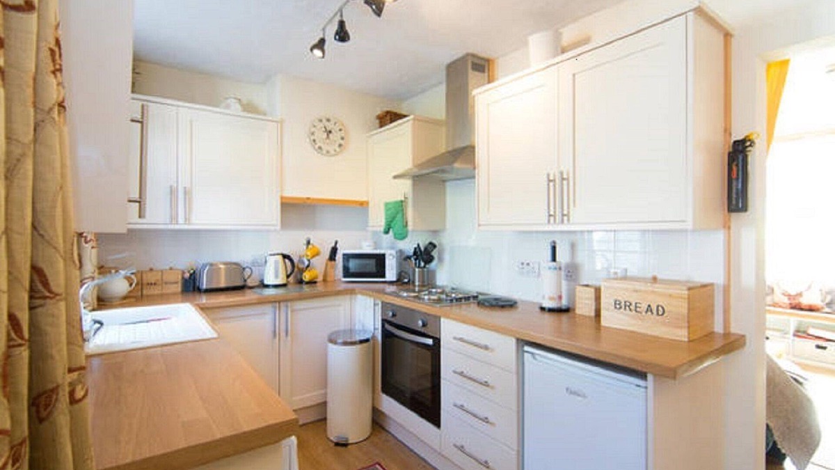 Cairnbaan Cottage | Crinan Canal Cottage a self catering traditional two bedroom terraced cottage