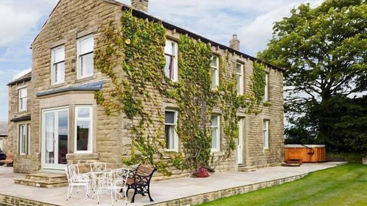 Keighley Cottage | CRINGLES HOUSE, family friendly, luxury holiday cottage in Addingham