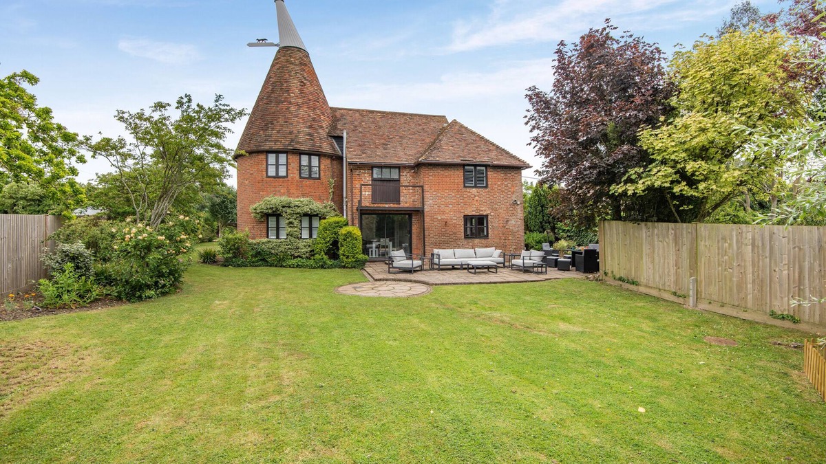 Shadoxhurst House | Criol Oast - Four Bedroom House, Sleeps 8