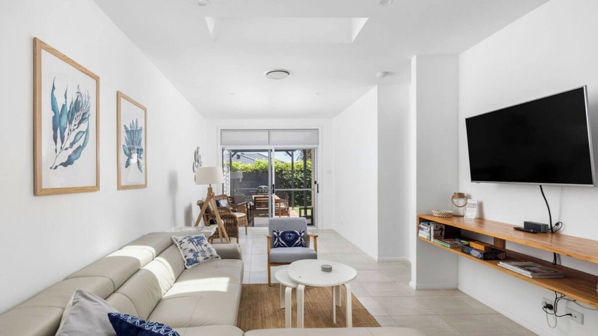 Fingal Bay House | Crisp Stylish Family Villa, near Beach Pets also welcome! Free Wifi+Netflix