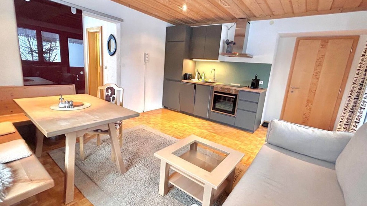 Warth Bed & Breakfast | Crispy house - House Wallis