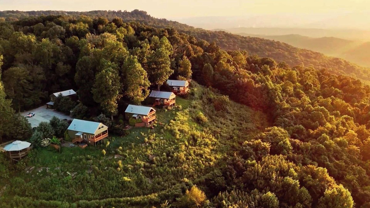 Bryant Cabin | Critter Corner Cabin – Cozy Bluffside Retreat