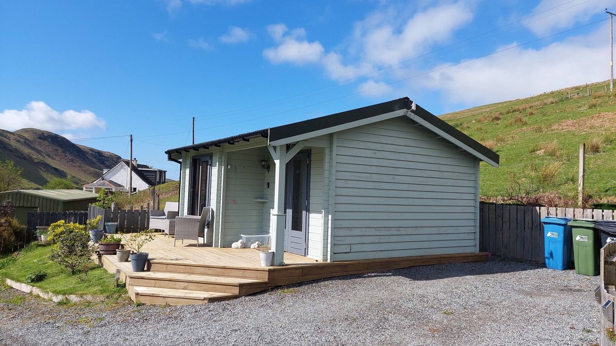 Struan Cabin | CROFTERS CABIN, centrally located, modern & cosy cabin on the Isle of Skye