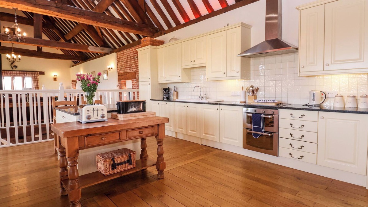 Nantwich Cottage | CROMWELLS MANOR, pet friendly, character holiday cottage in Bunbury