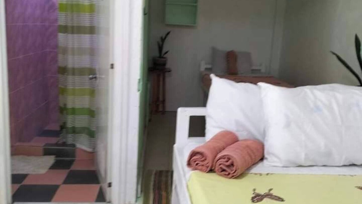 Oslob Resort | CroninResidence/family room for 5pax/breakfast