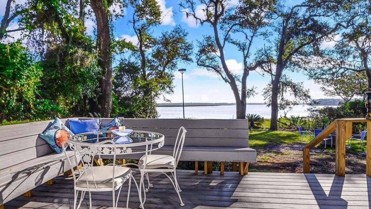 St. Marys Cottage | Crooked River Charm: Sabina's Riverside Cottage