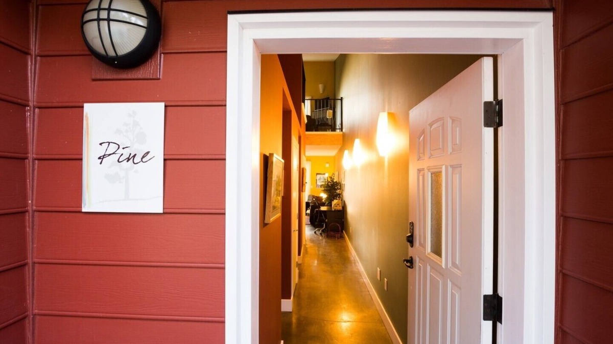 Okanagan-Similkameen House | Crooked Tree Guest Suites - The Pine Suite