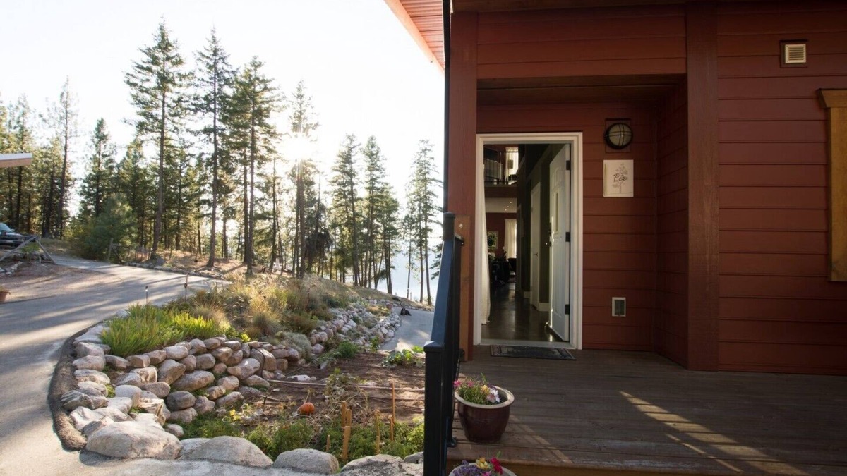 Okanagan-Similkameen House | Crooked Tree Guest Suites - The Fir Suite