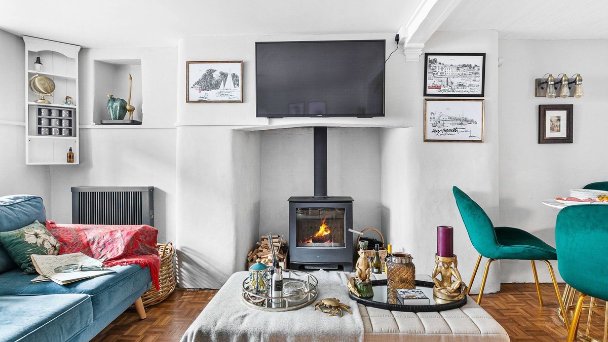 Dittisham Cottage | Crooks Cottage (Dittisham) - sleeps 4 guests in 2 bedrooms