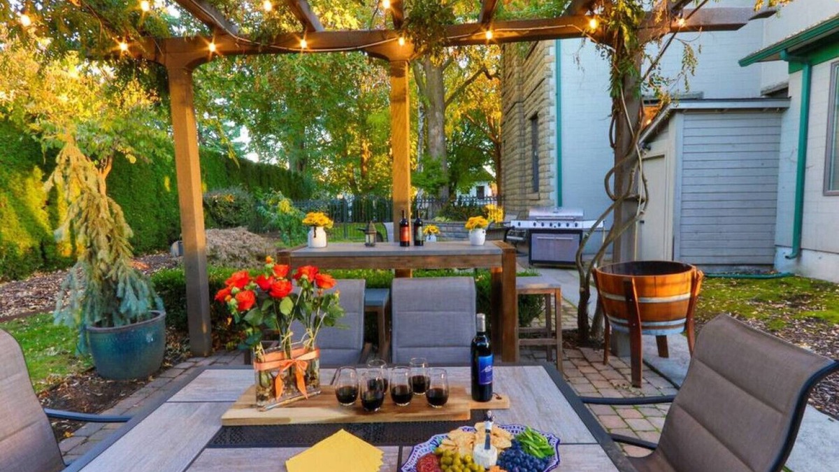 Walla Walla House | Cropp Mansion · Spectacular Historic Cropp Mansion in Town