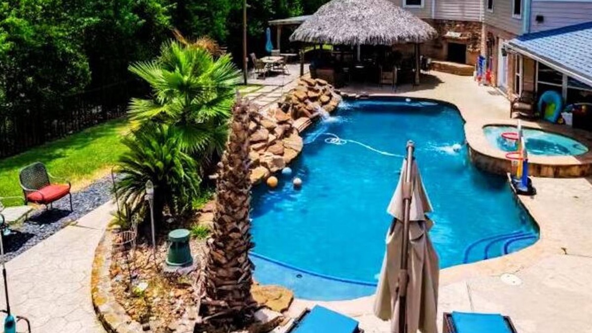 Crosby House | Crosby Backyard Oasis with Weekday Specials!