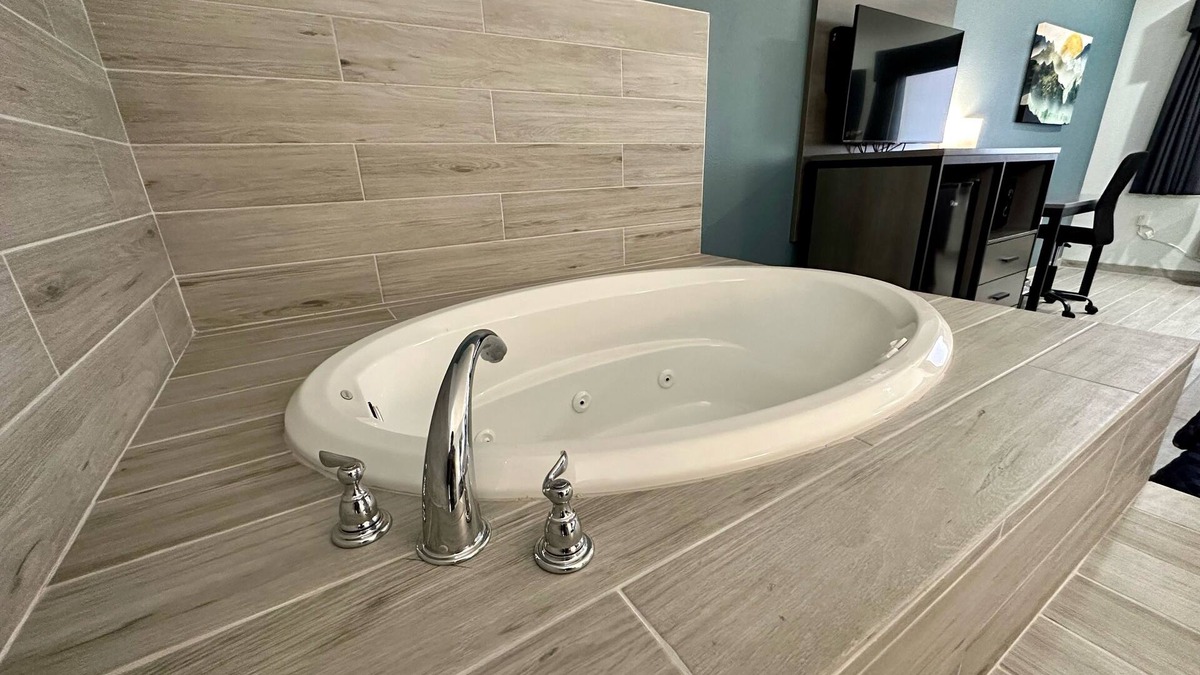 Barrett Hotel | Crosby Travel Lodge & RV Park
