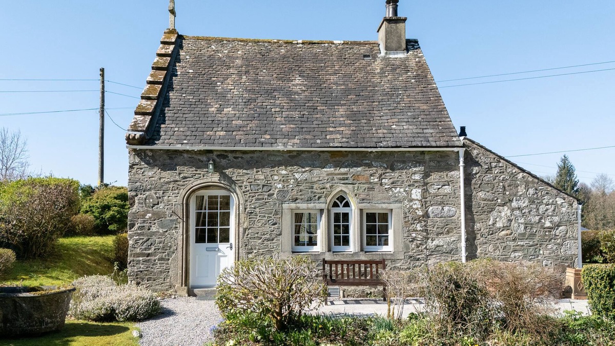 Gatehouse-of-Fleet Cottage | Cross Cottage - a house that sleeps 2 guests in 1 bedroom