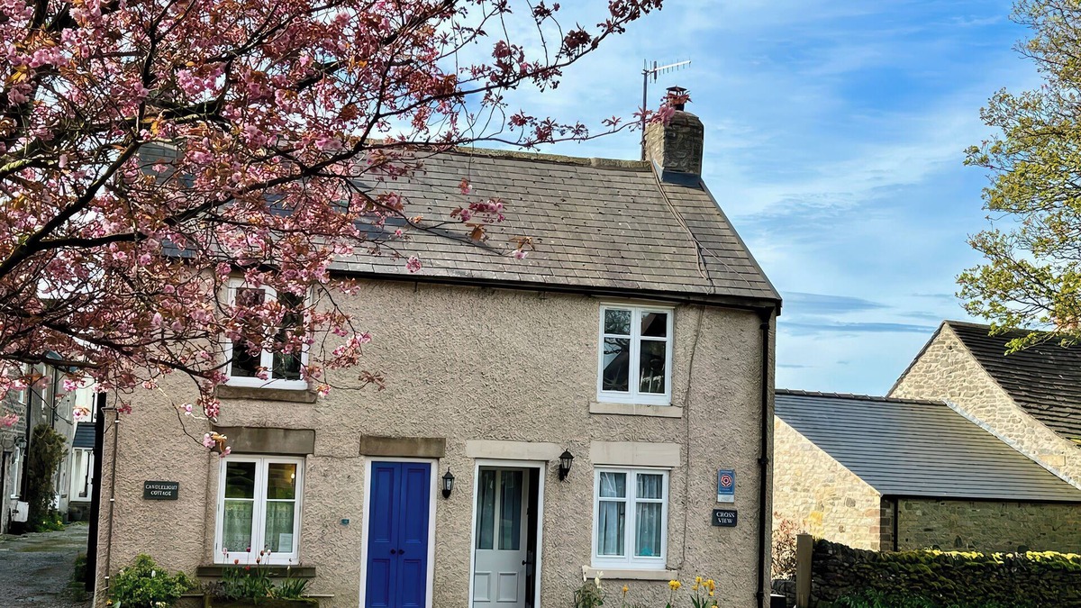 Litton Cottage | CROSS VIEW, pet friendly, with open fire in Litton, Derbyshire