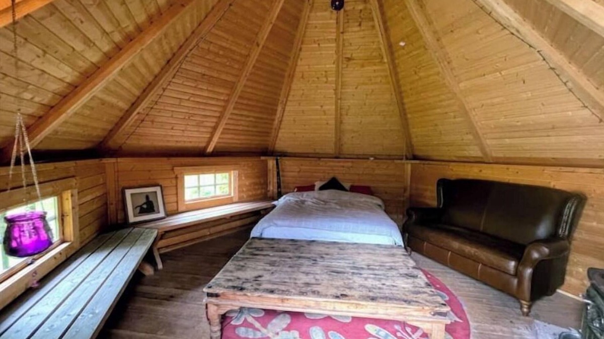 Winterbourne Cabin | Crossley Cabins & Green Space