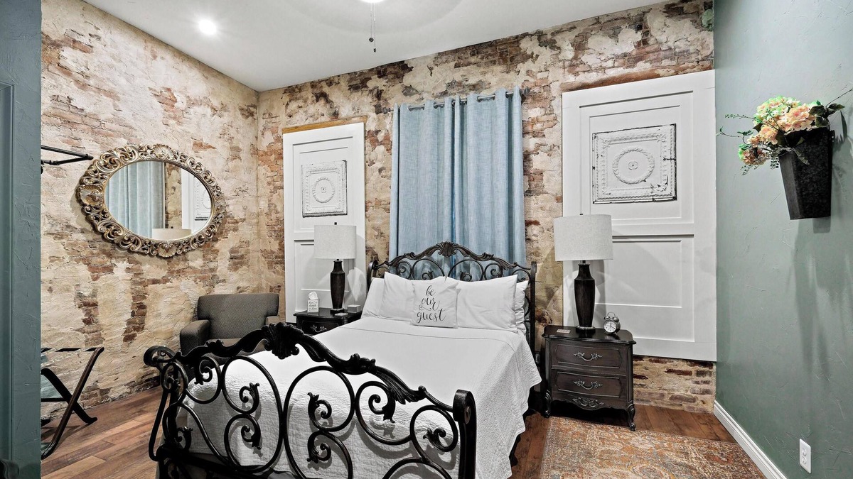 Carthage Apartment | Crossroads Flat: Steps away from Rt. 66 & Carthage square