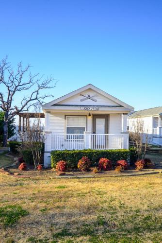 Sperry House | CrossTimbers Marina and Cottages