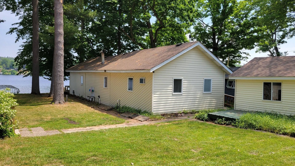 Newaygo Cottage | Croton Pond Cottage and dock- pet friendly!
