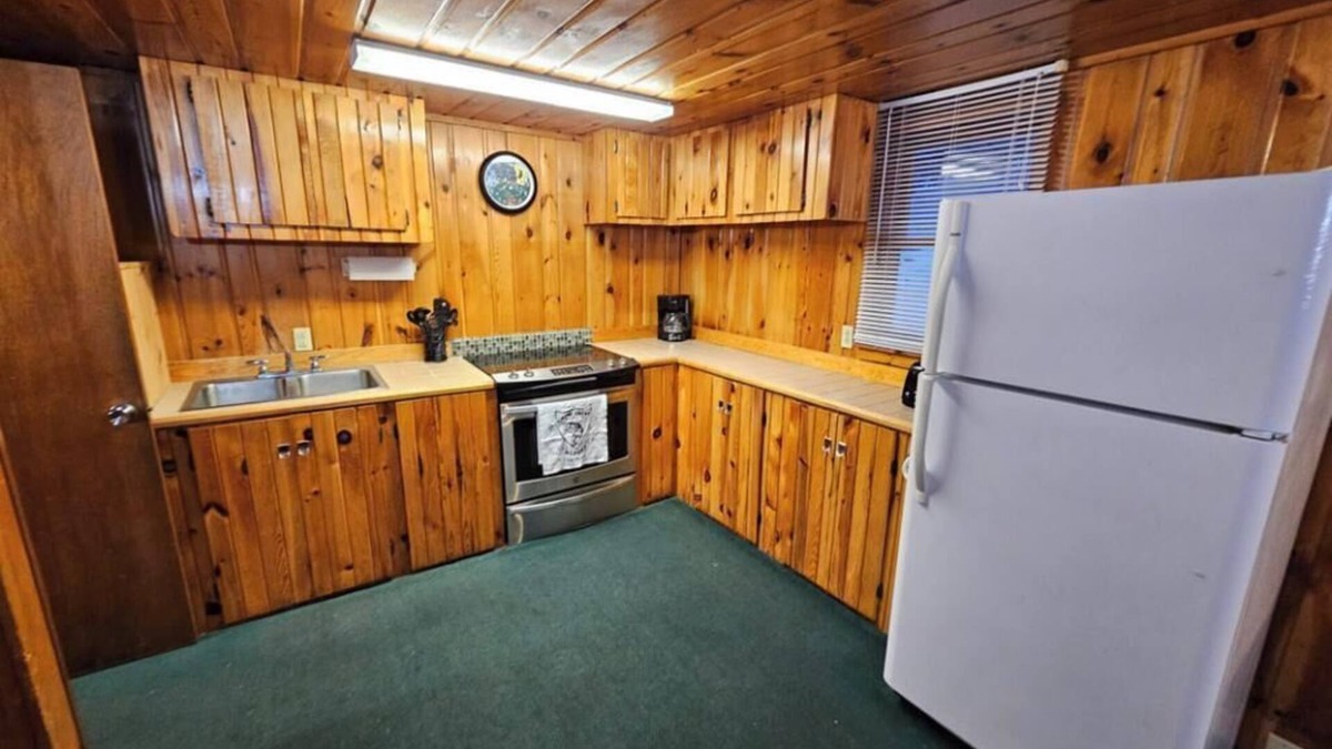 Nevis Cabin | Crow Crest Lodge Resort #4 Water Edge, Stunning Sunsets, Family Getaway