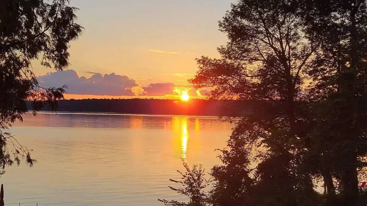 Marmora Cottage | Crowe Lake Lodge- Amazing Fall Colours!