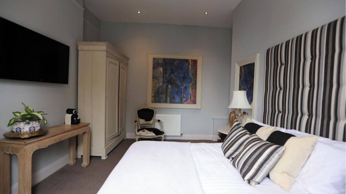 Holland Park Hotel | Crown and Sceptre
