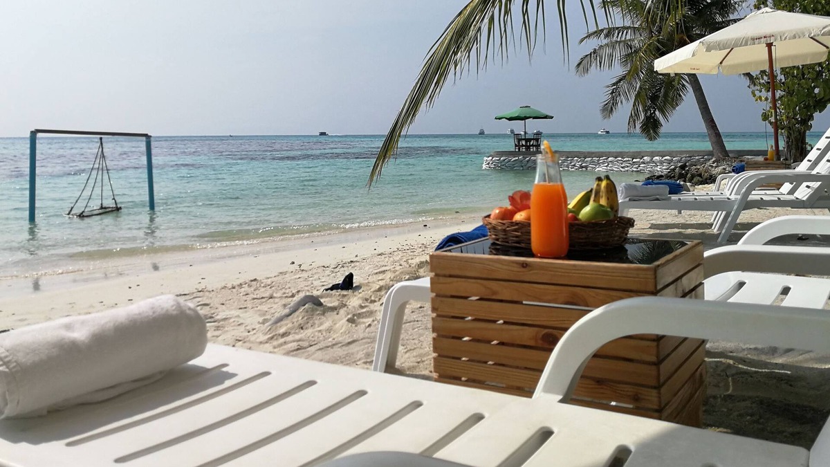 Dhiffushi Hotel | Crown Beach Hotel Maldives