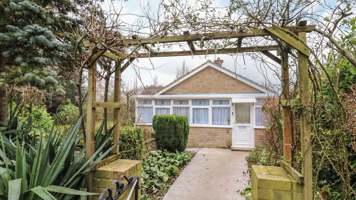 Wisbech Cottage | CROWN FARM, pet friendly, character holiday cottage in Upwell
