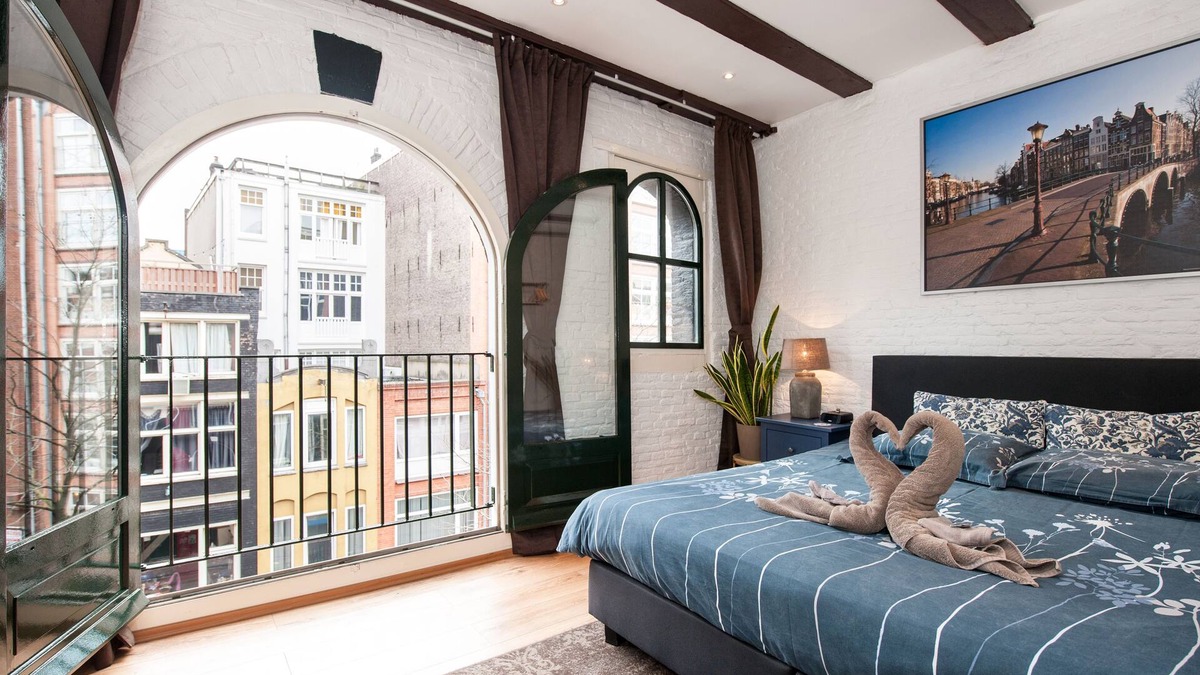 Burgwallen Nieuwe Zijde House | Crown Guesthouse Amsterdam