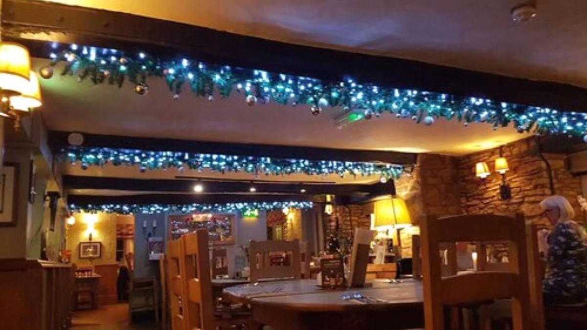 Nettleton Hotel | Crown Inn