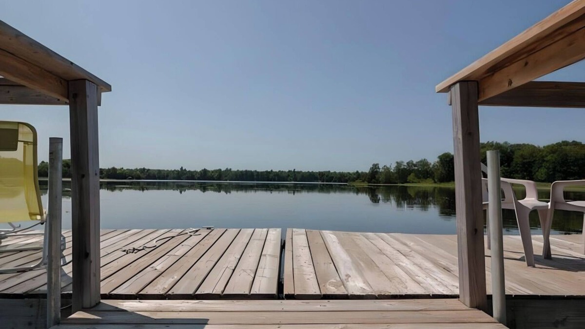 Rideau Lakes Cottage | Crown Jewel of Lower Beverly Lake-The luxurious private and spacious lake house