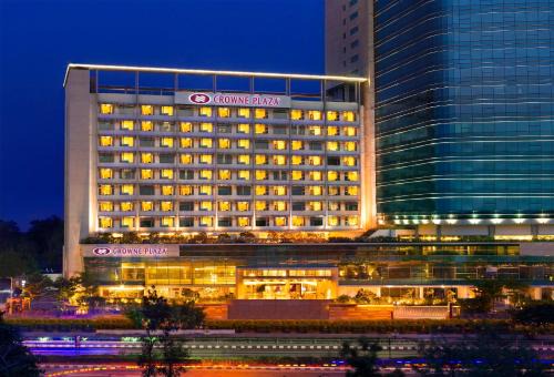 Prahlad Nagar Hotel | Crowne Plaza Ahmedabad City Centre by IHG
