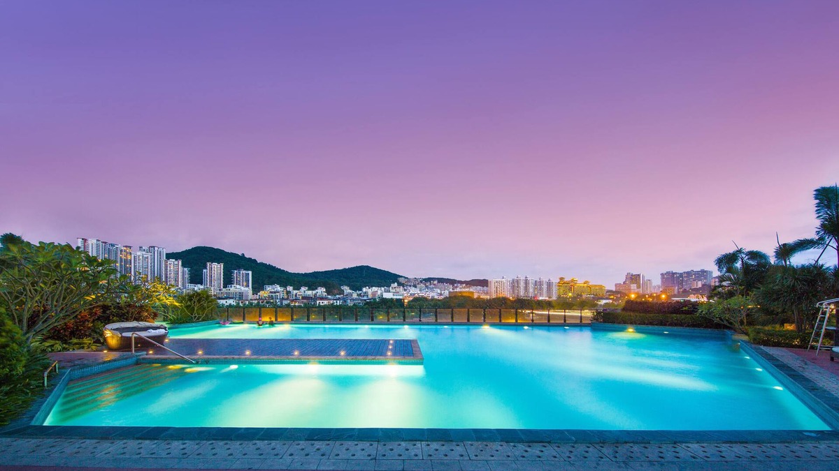 Jiyang Hotel | Crowne Plaza Sanya City Center by IHG