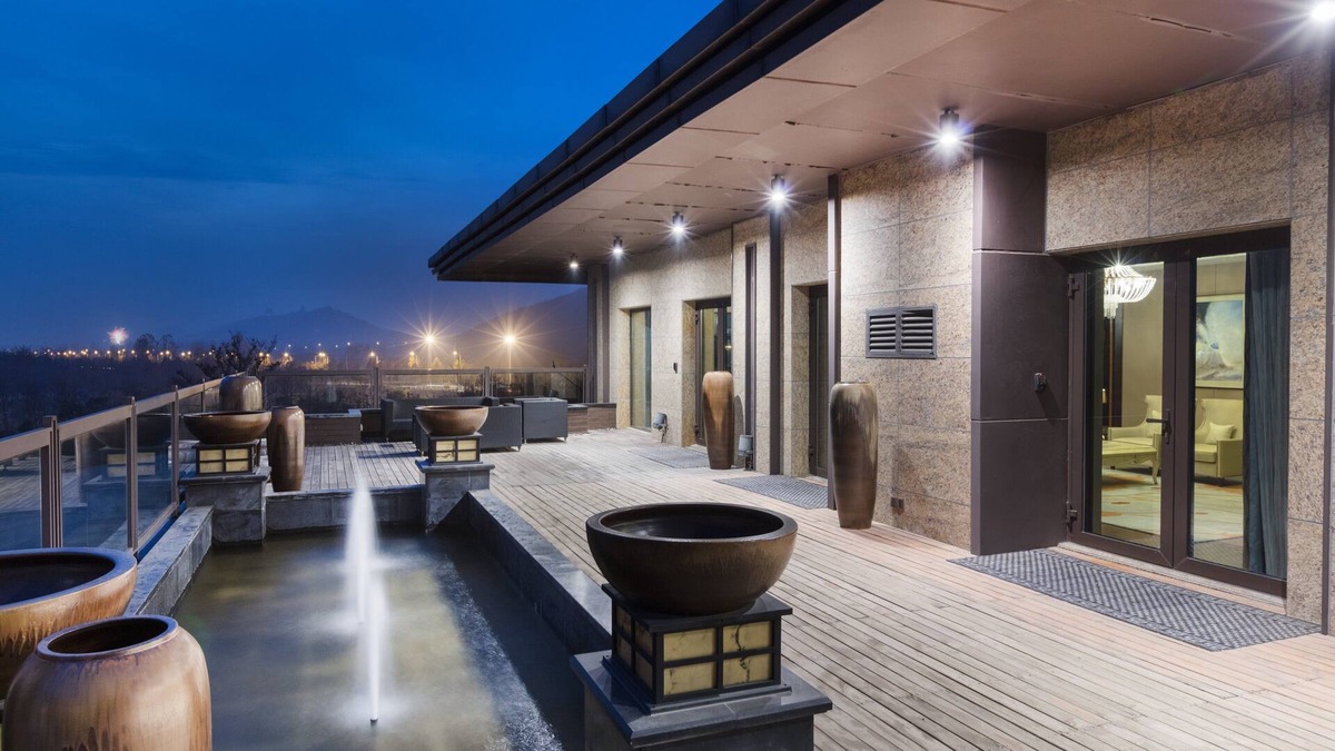 Yunlong District Hotel | Crowne Plaza Xuzhou Dalong Lake by IHG