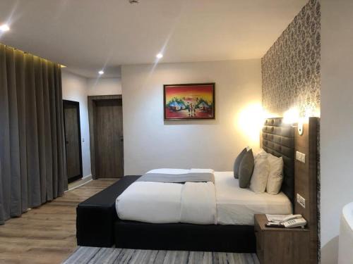 Ozuaha Hotel | Crownsville Hotel - Airport Road