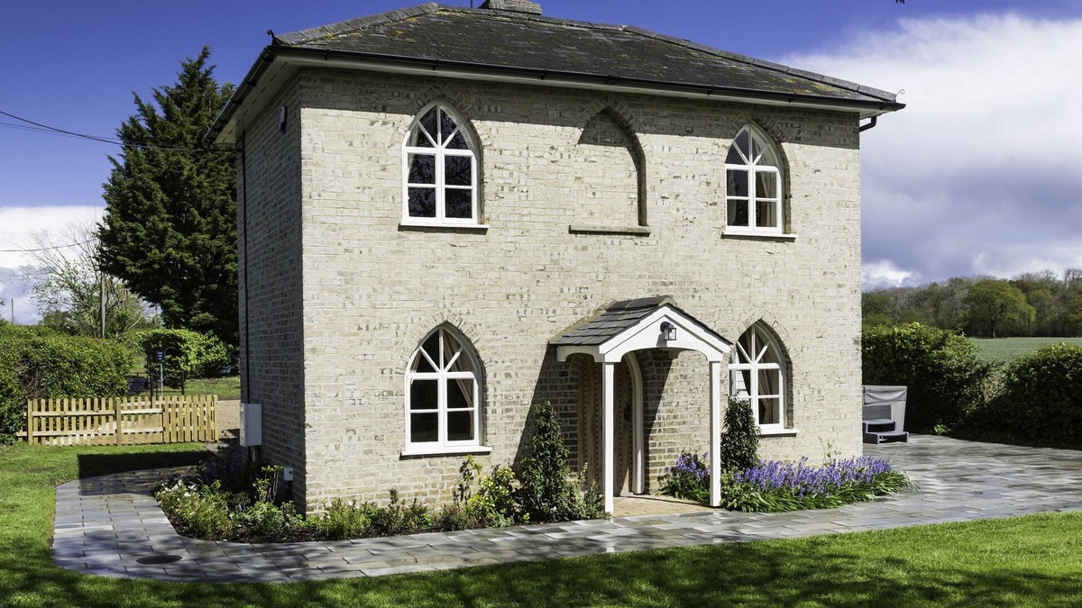 Pattiswick Cottage | Crows Hall - a beautiful house in Colchester sleeping 4 guests