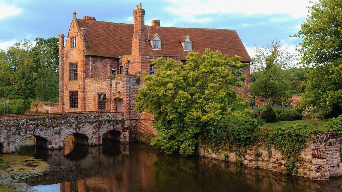 Stowmarket House | Crows Hall - Five Bedroom House, Sleeps 10