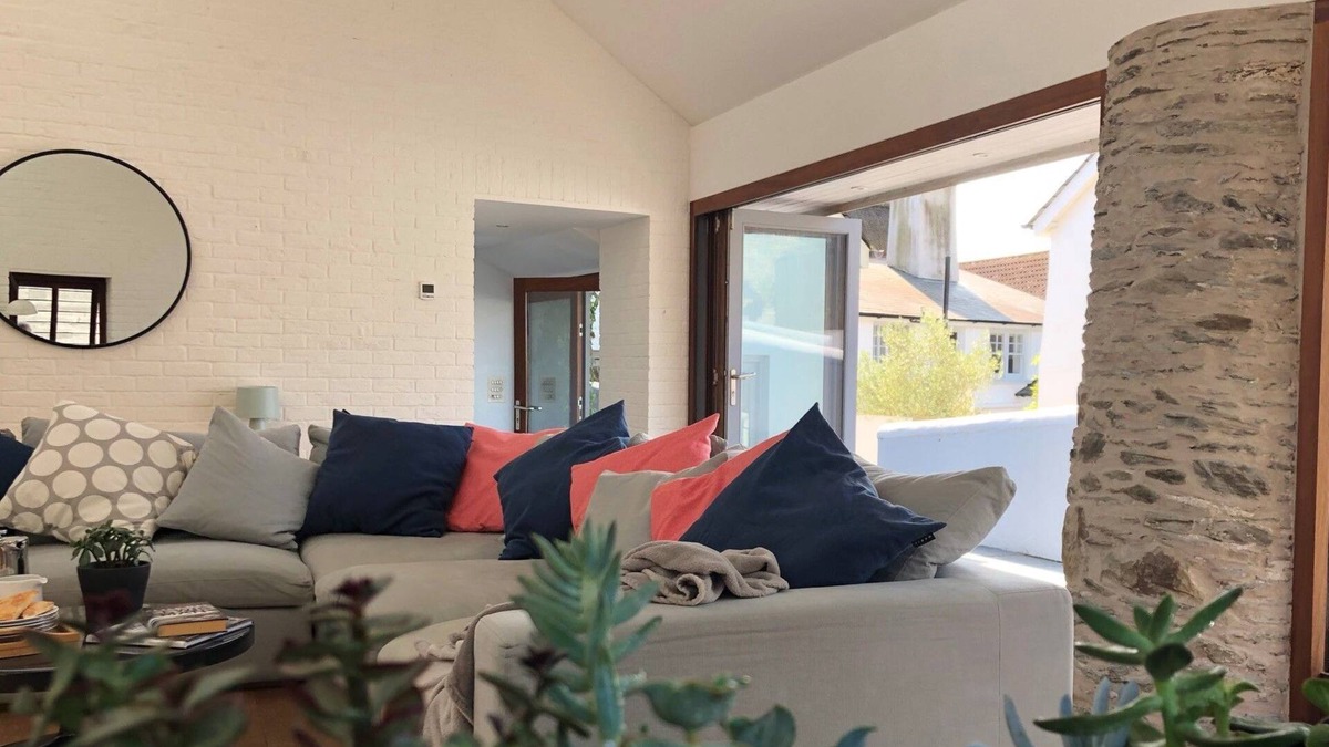 Croyde Cottage | Croyde Barn, Sleeps 9,Hot Tub, Pets