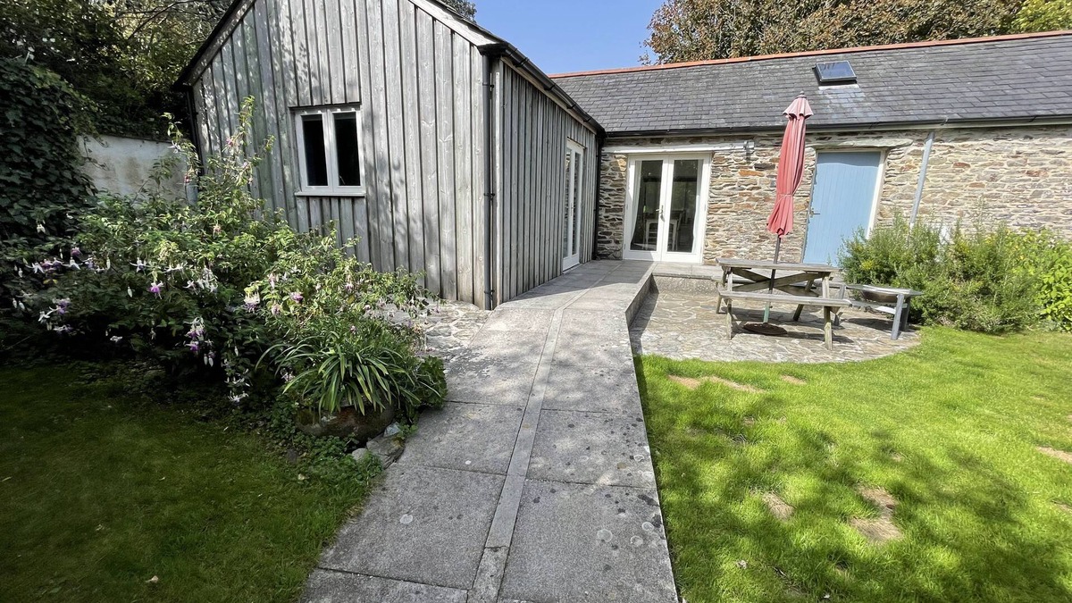 Veryan Cottage | Crugsillick Studio - a barn conversion that sleeps 4 guests in 2 bedrooms