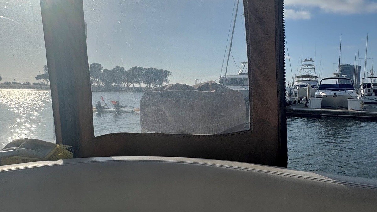 Lincoln Acres Boat Rental | Cruisers 3075 Express - Sleeps 4 - Marina Amenities Included