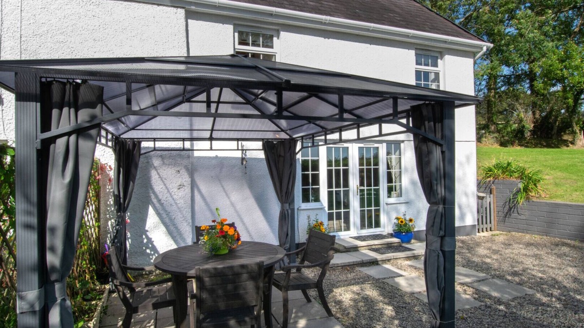 Mawr House | Crwcca Farm Cottage - Two Bedroom House, Sleeps 4