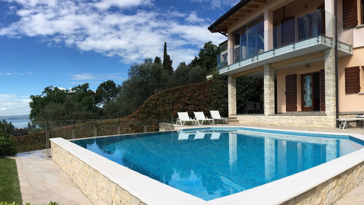 Pulciano Apartment | Cryss Attic - Large Penthouse with breathtaking Lake View