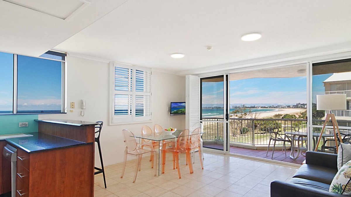 Tugun Apartment | Crystal Beach 42 - Absolute Beachfront & Pool