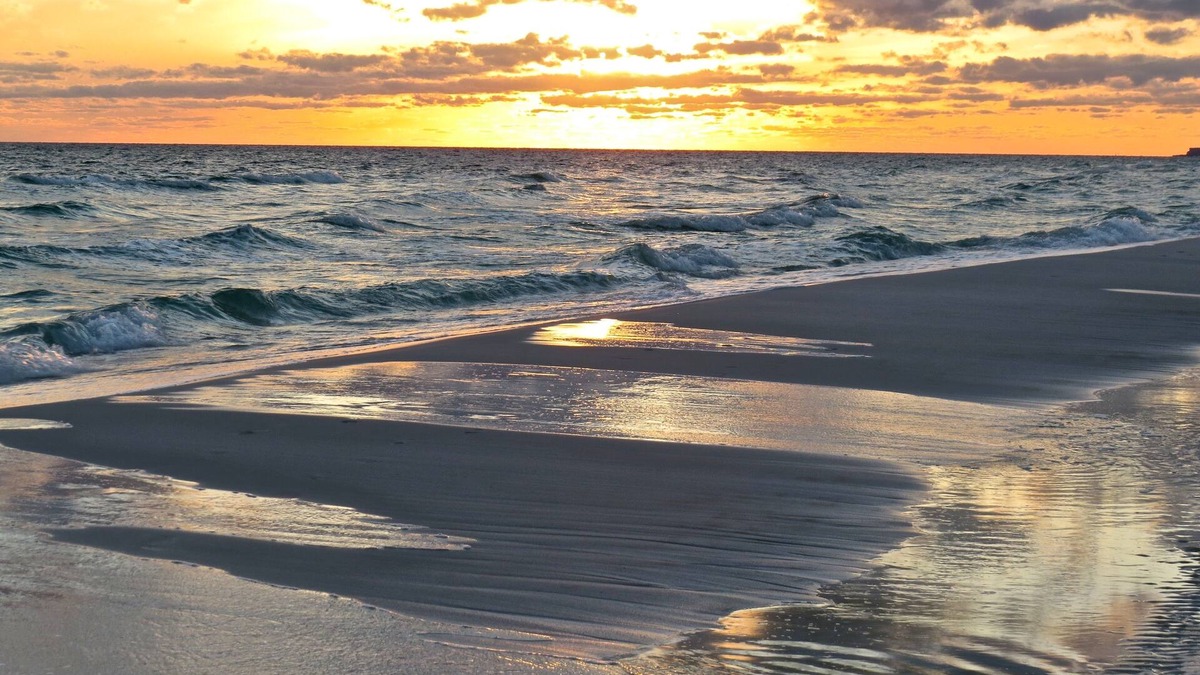 Crystal Beach Condo | Crystal Beach Condo Destin FL steps to private beach entrance heated pool🏝️☀️⛱️