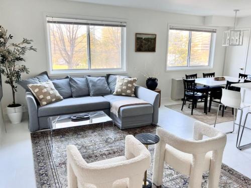 Aurora Highlands Apartment | Crystal City Boutique Flats 2BR - Free Parking 2878